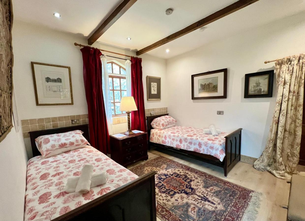 Tan-Yr-Ogo Gate Lodge, Gwrych Castle Llanddulas ภายนอก รูปภาพ