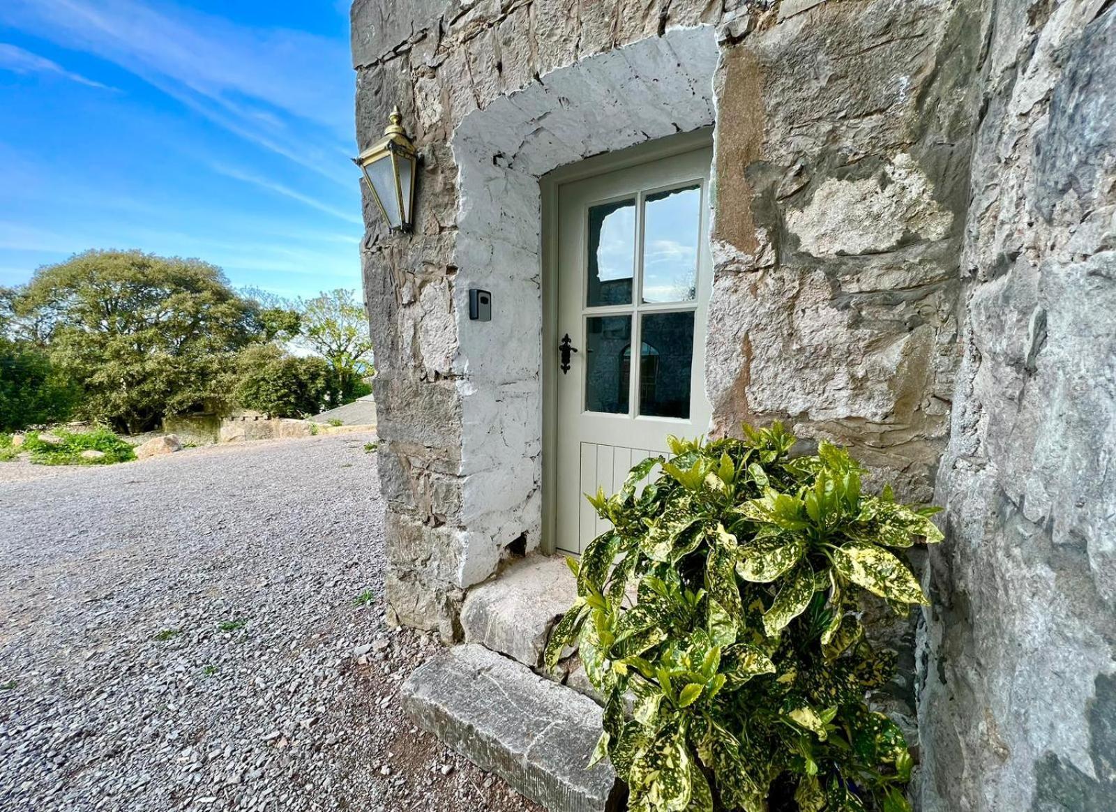 Tan-Yr-Ogo Gate Lodge, Gwrych Castle Llanddulas ภายนอก รูปภาพ