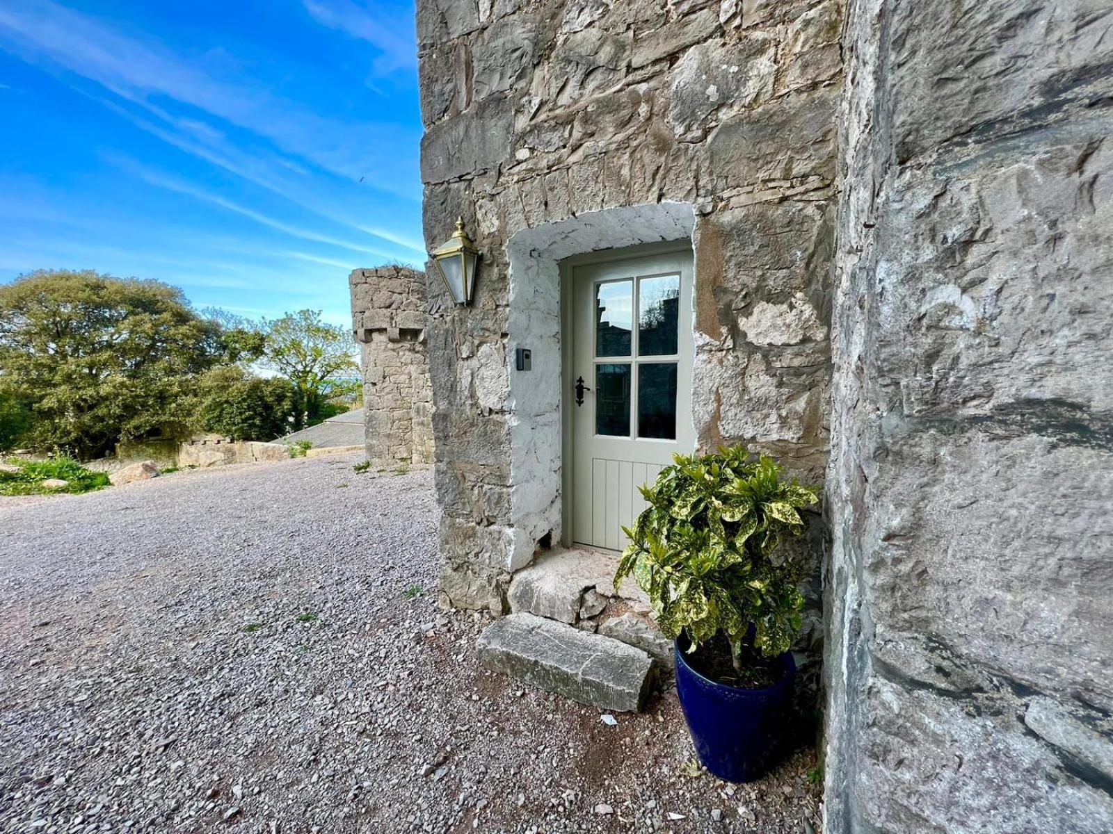 Tan-Yr-Ogo Gate Lodge, Gwrych Castle Llanddulas ภายนอก รูปภาพ